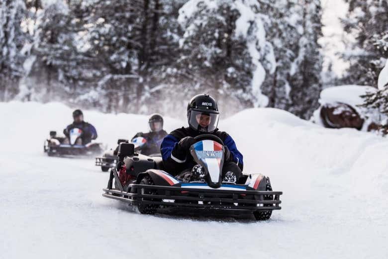 Liberando adrenalina en unos karts