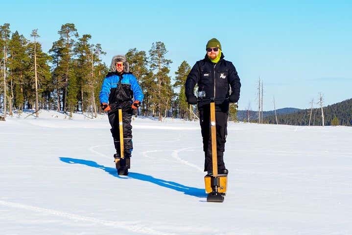 A bordo dei monopattini da neve