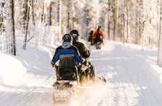Passeio de moto de neve por Kätkä