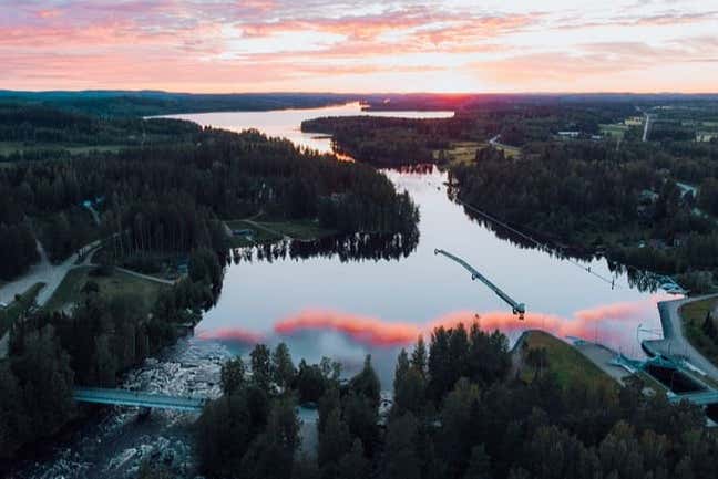Tramonto sul lago Vatiajärvi