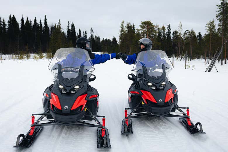 Compartid una emocionante aventura sobre la nieve en Levi
