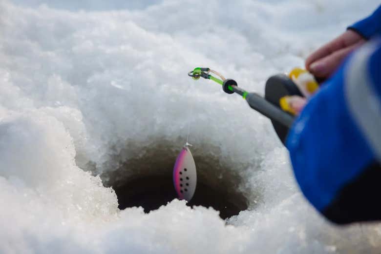 La técnica tradicional de pesca bajo el hielo