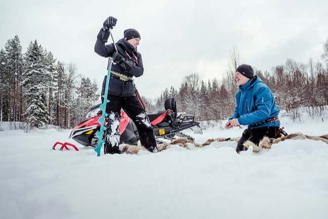 Imparando a pescare sul ghiaccio