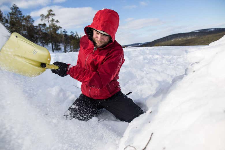 Escavando en la nieve