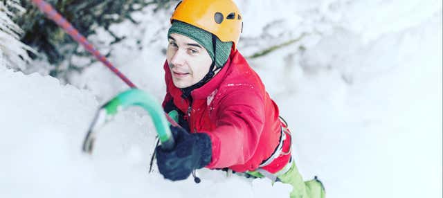 Escalada en hielo en la cascada de Tajukangas