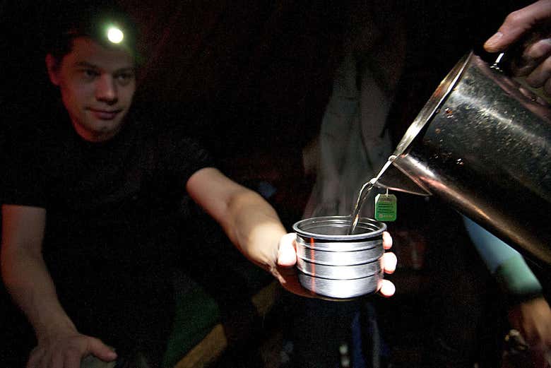 Desfrutando de uma bebida quente