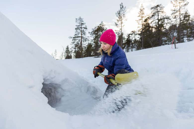 Escavando na neve