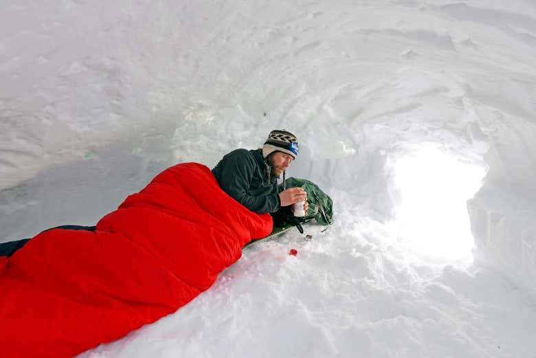 Spending the night in a quinzee