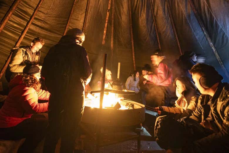 Durante la cena ante la hoguera, de la modalidad correspondiente