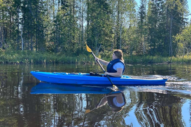 Disfrutando del kayak por Rovaniemi