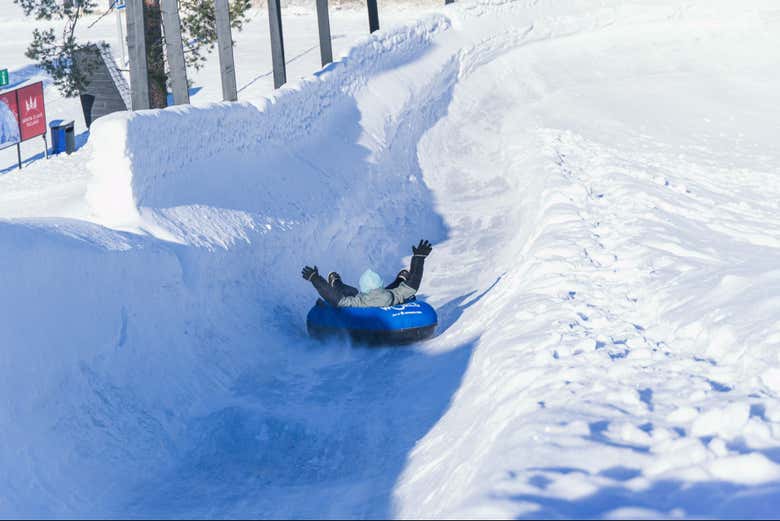 Lanzaos a toda velocidad por la gran rampa de hielo