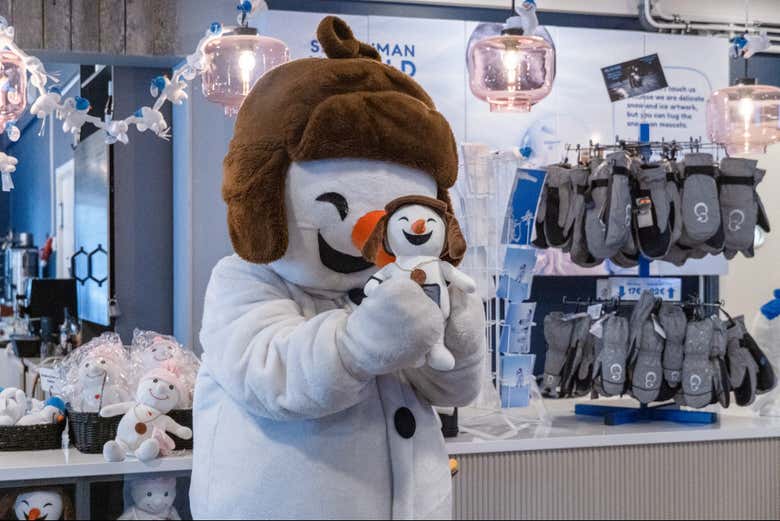 Saludad a los simpáticos muñecos de nieve de Snowman World