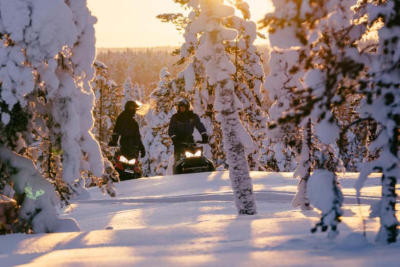 Join this snowmobile ride from Rovaniemi!