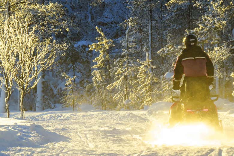 Experiencia única en moto de nieve