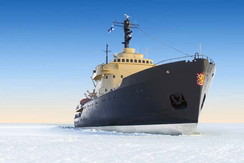 El inmenso barco romehielos