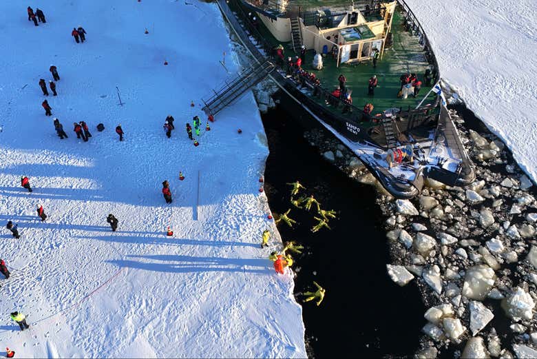 La parada para la flotación en el mar 
