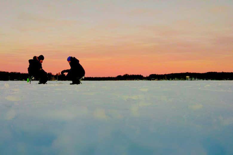 Esperando a que piquen los peces