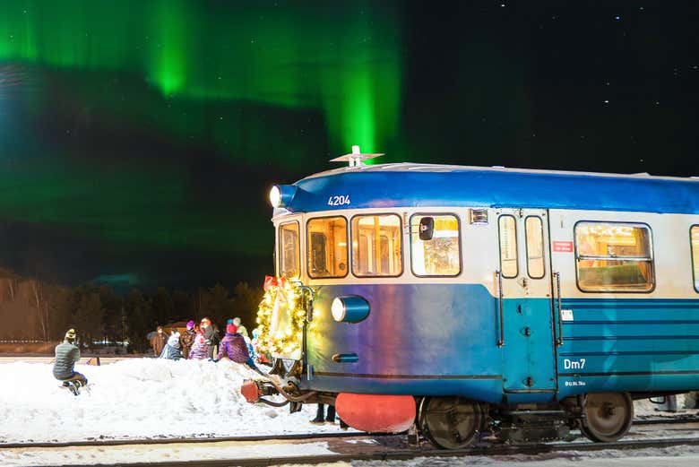 Viajad a bordo de un tren vintage bajo auroras boreales