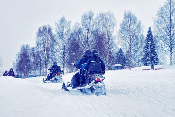 Aventura en moto de nieve por Rovaniemi