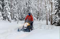 Paseo en moto y raquetas de nieve + Pesca en el hielo