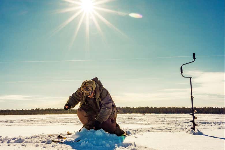 Ice fishing in Saariselkä