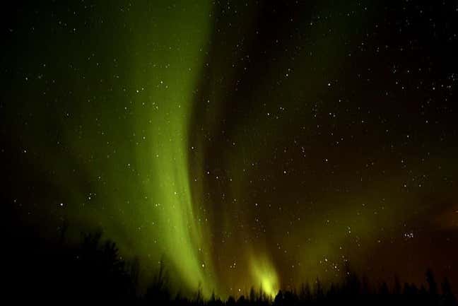 Viendo la aurora boreal