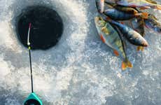 Pesca no gelo em Sirkka