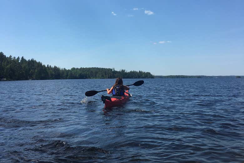 In kayak sul lago di Tampere