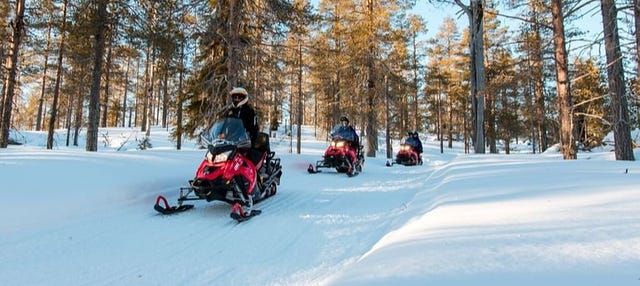 Balade en motoneige à Ylläsjärvi