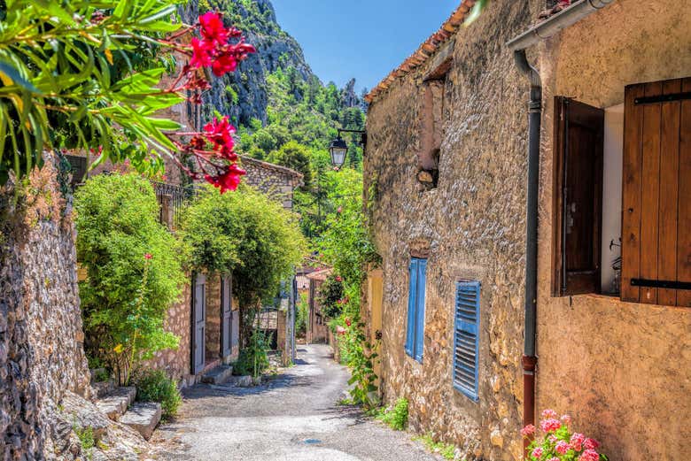 Rua do povoado Moustiers Sainte Marie