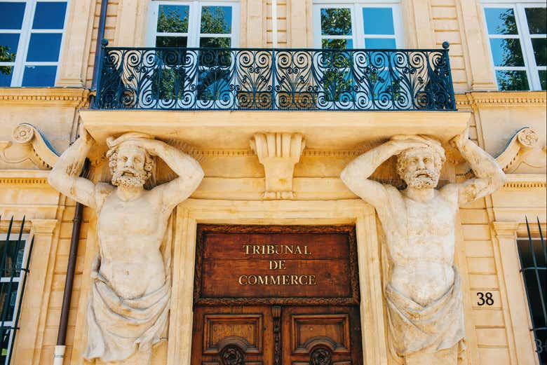 Ammirando gli sfarzosi edifici del Cours Mirabeau