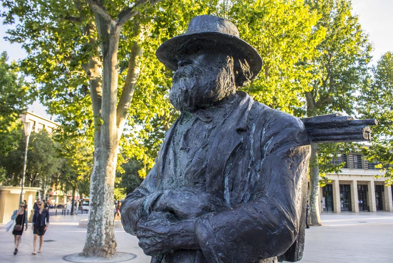 Paul Cézanne statue