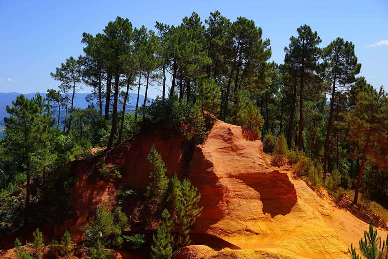 Montañas color ocre en Roussillon