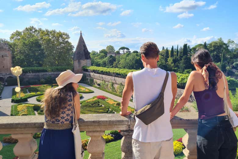 Exploring the gardens at the Palace of Berbi