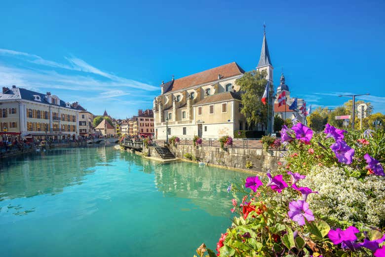 Annecy é conhecida como a Veneza dos Alpes