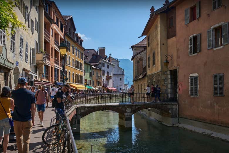 Passeggiata lungo i canali di Annecy