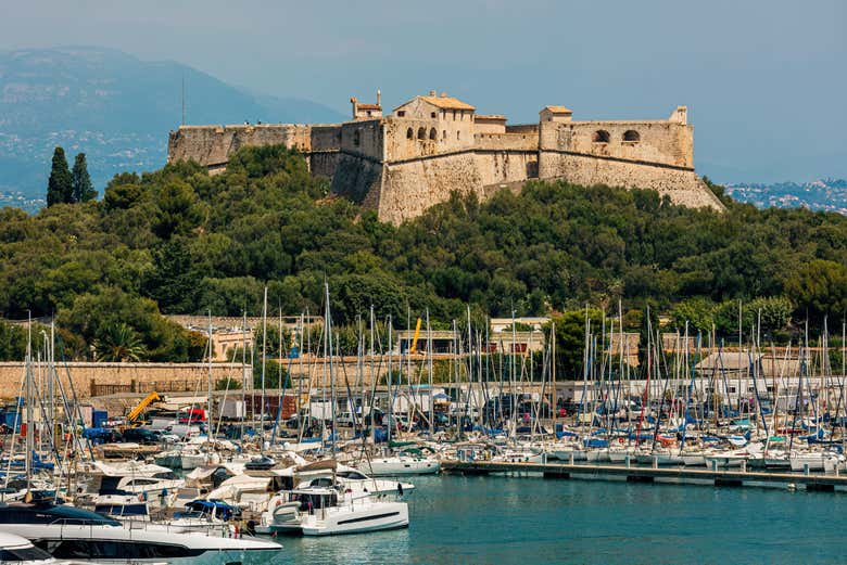 Desde el puerto de Antibes veremos el Fort Carré