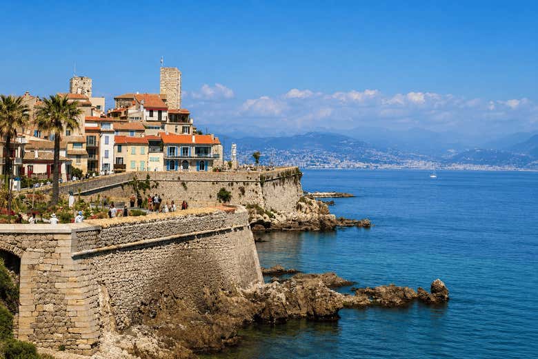 Desde las murallas de Antibes veremos el Mediterráneo