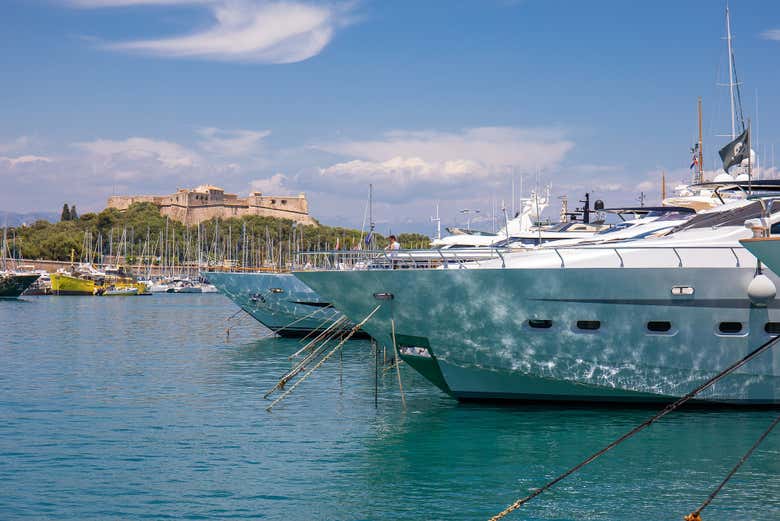 Panorâmica do forte e o porto de Antibes