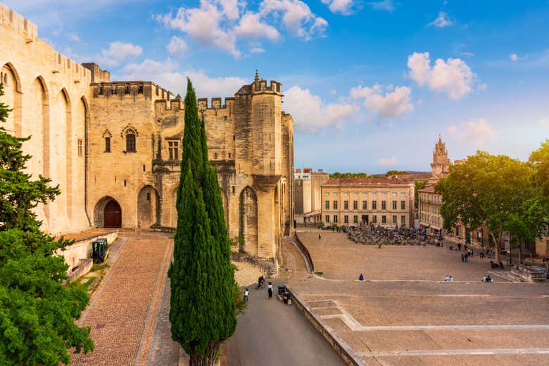 Découvrez les endroits emblématiques d'Avignon