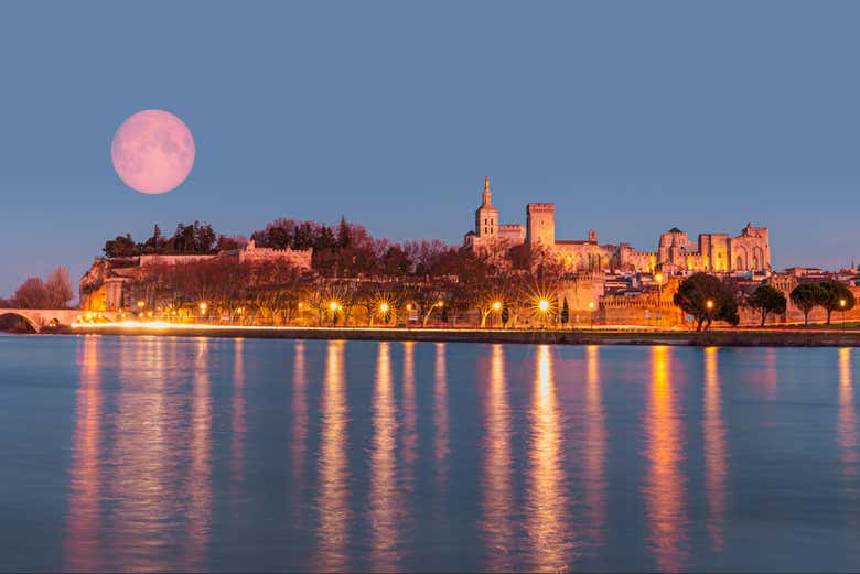 Panorámica nocturna de Aviñón