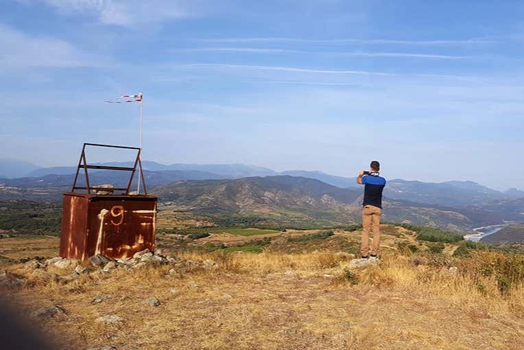 Haciendo fotos desde la cima del Pic Aubeill 