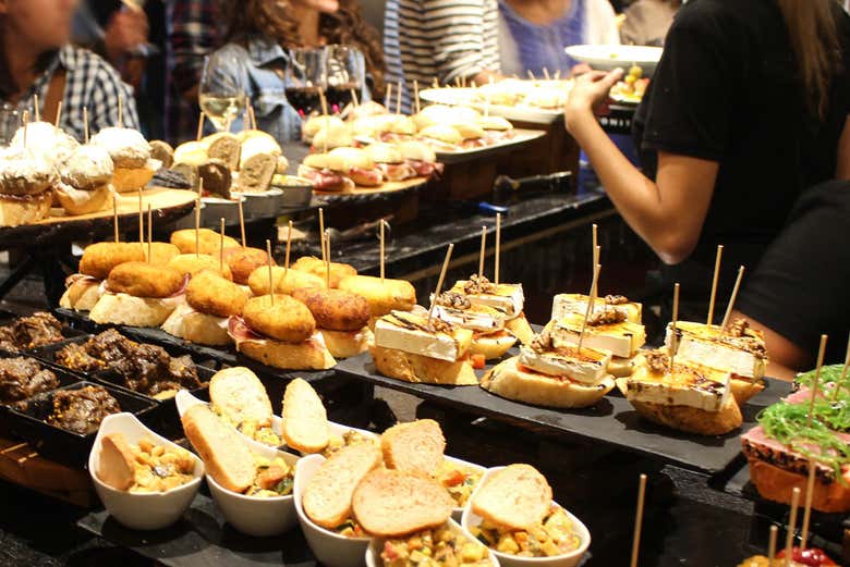 Bar avec des pinxtos basques