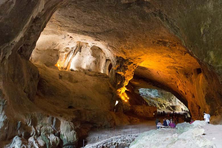 Interior de las cuevas de Zugarramurdi