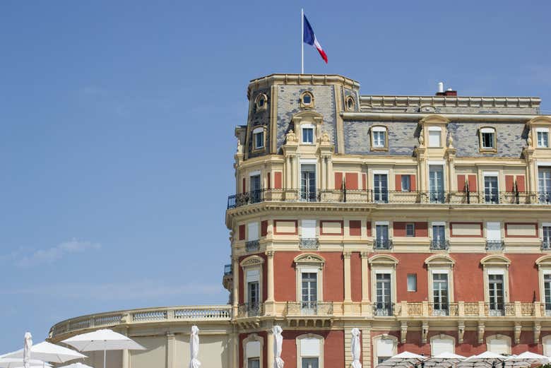 Vue sur le sommet de l'Hôtel du Palais