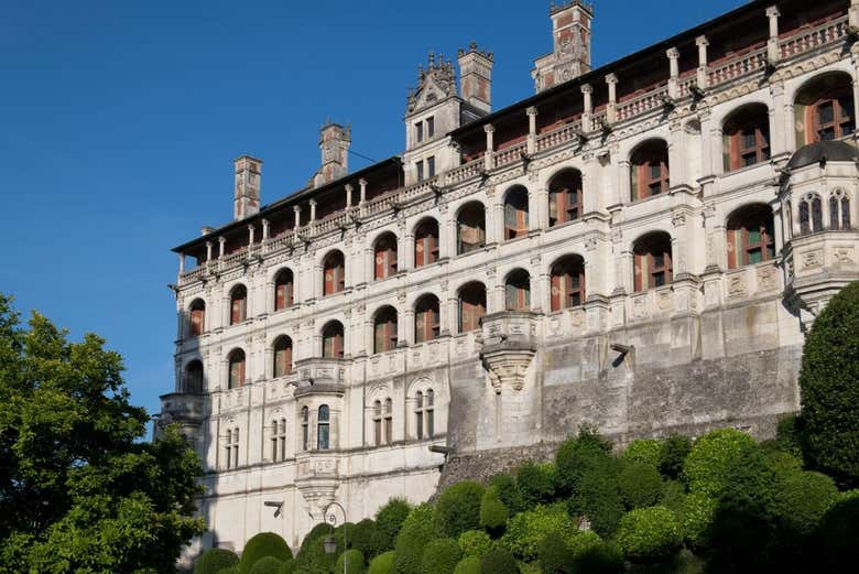 Vue d'une des façades du château