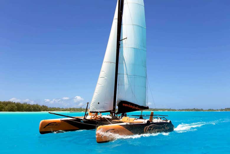 Catamarã para o passeio