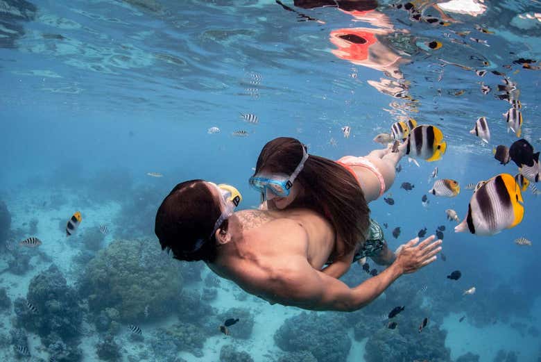 Snorkel na lagoa azul