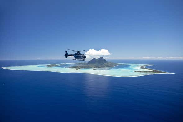 Passeio de helicóptero por Bora Bora