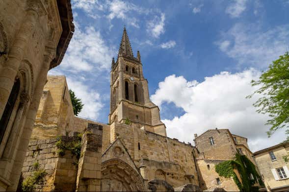 Excursión a Saint-Émilion con visita a la iglesia monolítica + Cata de vinos